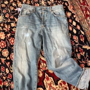 High-quality, mid-rise jeans made in Italy